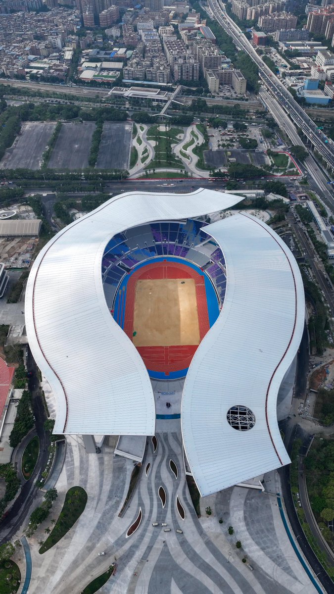 CulturalLingnan's tweet image. Green transformation and #technological empowerment serve as the twin engines driving the renovation of the venues for the #15thNationalGames. Around 90% of the competition venues are pre-existing facilities, marking this edition of the Games as the one with the fewest…