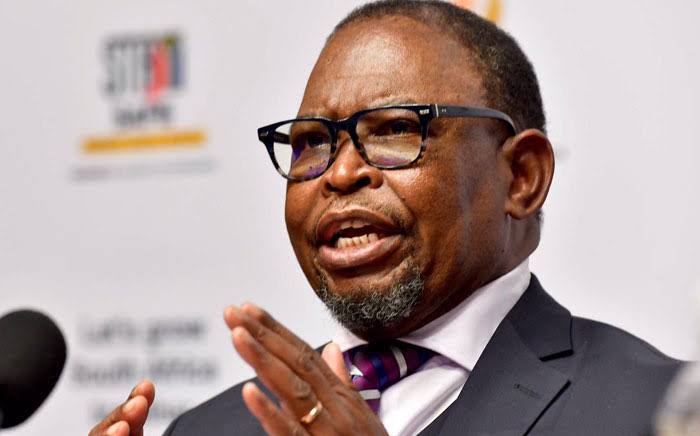 EFF’s Sinawo Thambo calls for Finance Minister Godongwana’s resignation 

Economic Freedom Fighters (EFF) spokesperson Sinawo Thambo has called for the immediate resignation of Finance Minister Enoch Godongwana, accusing him of throwing South Africa’s fiscal policy into disarray