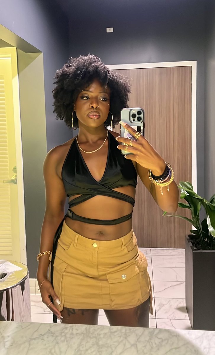 CUNTrarian 💋 tweet media