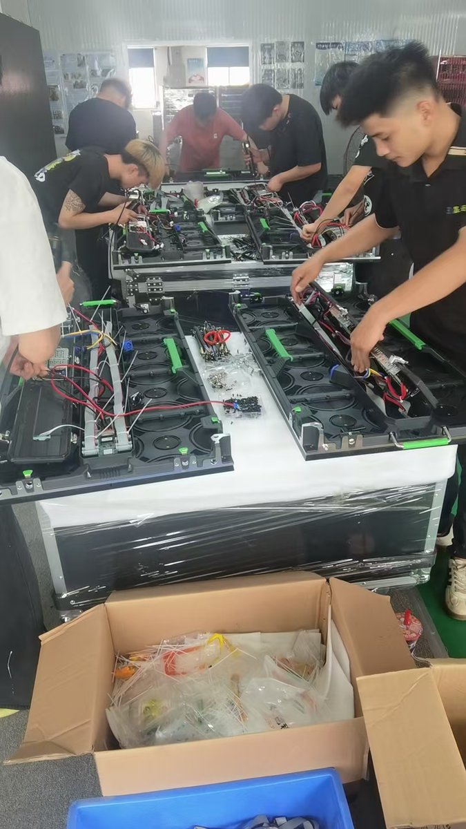 HayleyZhuo's tweet image. P3.91 Assembling and packing are carried out simultaneously
#ledrentalscreen#ledrentaldisplay#ledrental#LED#leddisplay#ledscreen