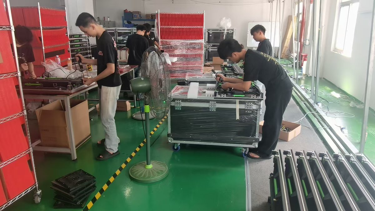 HayleyZhuo's tweet image. P3.91 Assembling and packing are carried out simultaneously
#ledrentalscreen#ledrentaldisplay#ledrental#LED#leddisplay#ledscreen