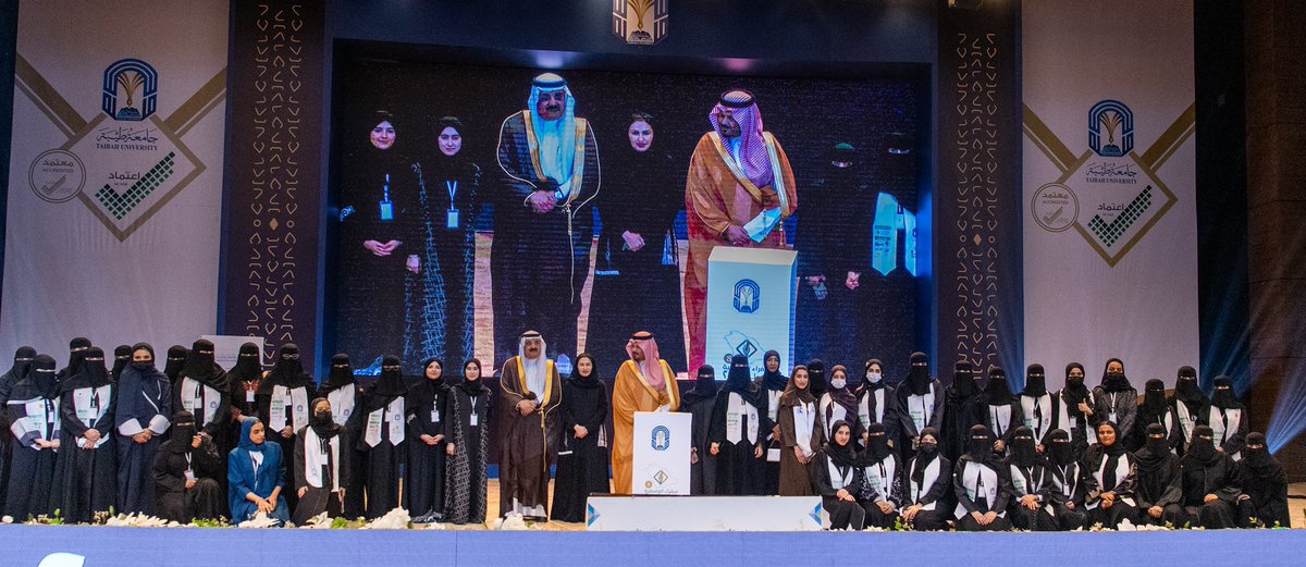 بحمد الله،
تشرفت بتصميم وتقديم برنامج ابتكار المبادرات المجتمعية، بتنظيم جامعة طيبة ومركز الملك عبدالعزيز للتواصل الحضاري، وبرعاية وحضور سمو الأمير سلمان بن سلطان.
شارك فيه 25 جامعة سعودية، وكان ختامها مسابقة وطنية ملهمة.

#عوض_بن_سلمان
#سفراء_الوسطية 
#المدينة_المنورة