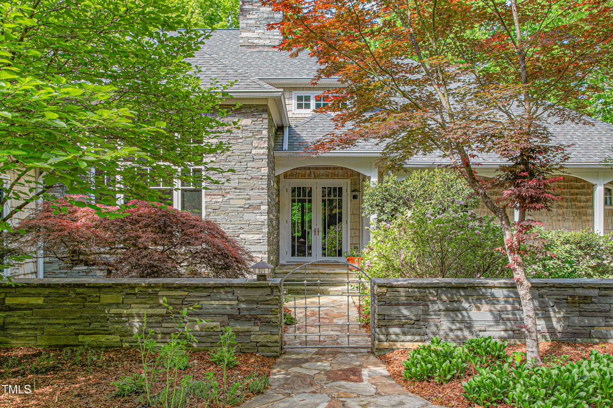 debkapmac's tweet photo. 6600(A) Maynard Farm Road, Chapel Hill, NC, 27516
3 bed | 3.5 bath 4306 Sq. Ft.
Active | 2750000
https://t.co/euRWj2XShi
32 Acre Equestrian Estate complete with custom built home and a professionally designed working horse facility. This meticulously built and maintained home... https://t.co/fPaAkY1Kun