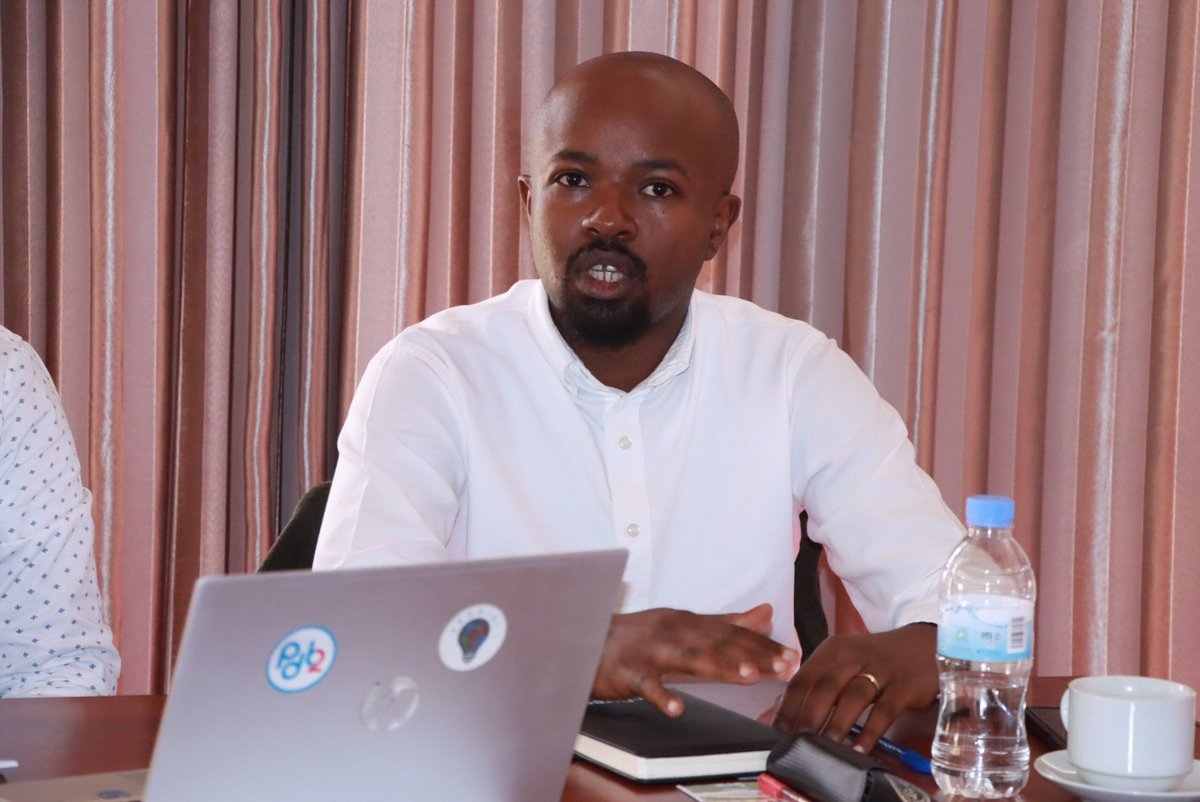 Bugesera District (@bugeseradistr) on Twitter photo Kuri uyu wa Kane, ku bufatanye na <a href="/soscvrwanda/">SOS Children's Villages Rwanda</a>, Umuyobozi w’Akarere Wungirije Ushinzwe Imibereho Myiza y’Abaturage,<a href="/YImanishimwe/">yvette imanishimwe</a> yayoboye inama nyunguranabitekerezo yamurikiwemo umushinga mushya “𝐈𝐭e𝐫a𝐦𝐛e𝐫e 𝐈𝐰a𝐜un𝐏𝐫o𝐣e𝐜𝐭”ugamije gufasha abaturage kwivana mu bukene. Kuri uyu wa Kane, ku bufatanye na <a href="/soscvrwanda/">SOS Children's Villages Rwanda</a>, Umuyobozi w’Akarere Wungirije Ushinzwe Imibereho Myiza y’Abaturage,<a href="/YImanishimwe/">yvette imanishimwe</a> yayoboye inama nyunguranabitekerezo yamurikiwemo umushinga mushya “𝐈𝐭e𝐫a𝐦𝐛e𝐫e 𝐈𝐰a𝐜un𝐏𝐫o𝐣e𝐜𝐭”ugamije gufasha abaturage kwivana mu bukene.