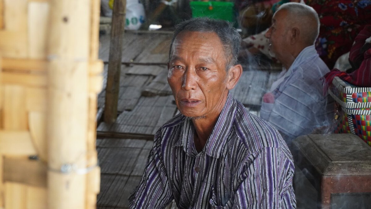 Prin y gallaf fynd i fyny'r grisiau ar fy mhen fy hun. Dwi'n teimlo'n anniogel. Dwi'n poeni am ddaeargryn arall o hyd. Ry'n ni i gyd yn dioddef" - U San Win, 61

Mae elusennau DEC yn parhau i weithio ym Myanmar i helpu'r rhai a effeithiwyd gan y daeargryn.
donation.dec.org.uk/myanmar-earthq…