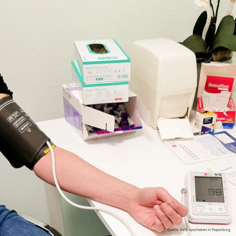 +++ Neuer Service: Blutdruck messen +++
Kommen Sie direkt vorbei oder rufen Sie uns an.
· AVIE Carré Apotheke 04961 92790
· AVIE Dever-Park Apotheke 04961 982233
In den #AVIE #Apotheken erhalten Sie die standardisierte Dreipunktmessung.
Mehr Informationen:
#Deutsche #Herzstiftung