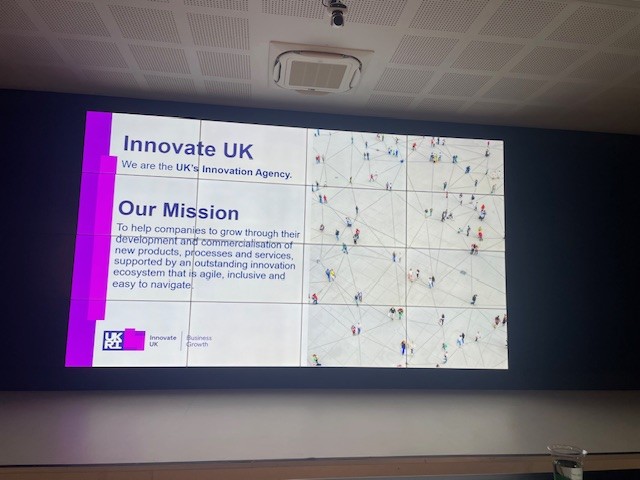 A fantastic Innovate UK Business Growth visit to the #EastofEngland's state-of-the-art £2m XR Lab - a tour of the lab, #XR Theatre, Virtual Production Suite, Spatial Lab, and R&amp;D Lab. Plus we tried the Meta Quest 3 #VR headsets! 
🔗➡️ ow.ly/BY3i50Vt0QK