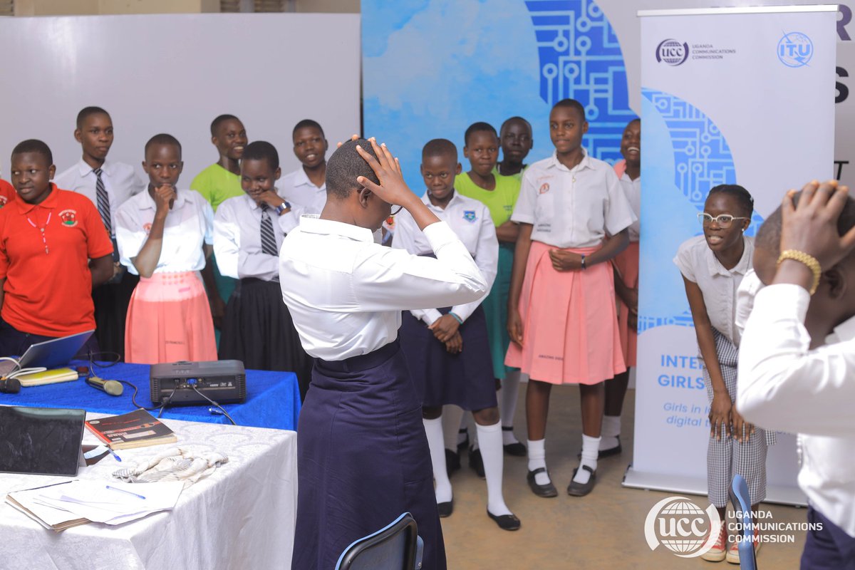 jo_winena1's tweet image. Simon Says😎 wasn’t just a game. 🎯🎲🎴🎮

It became a breakthrough moment — a simple way to teach, engage, and connect with every girl in the room.

#PlayToLearn #GirlsInTech #FunWithSTEM
