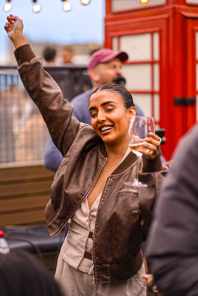 Hey siri, queue up Ship FM: Bank Holiday edition 

#BankHoliday #ShipFM #BankHolidaySunday #ShipSessions