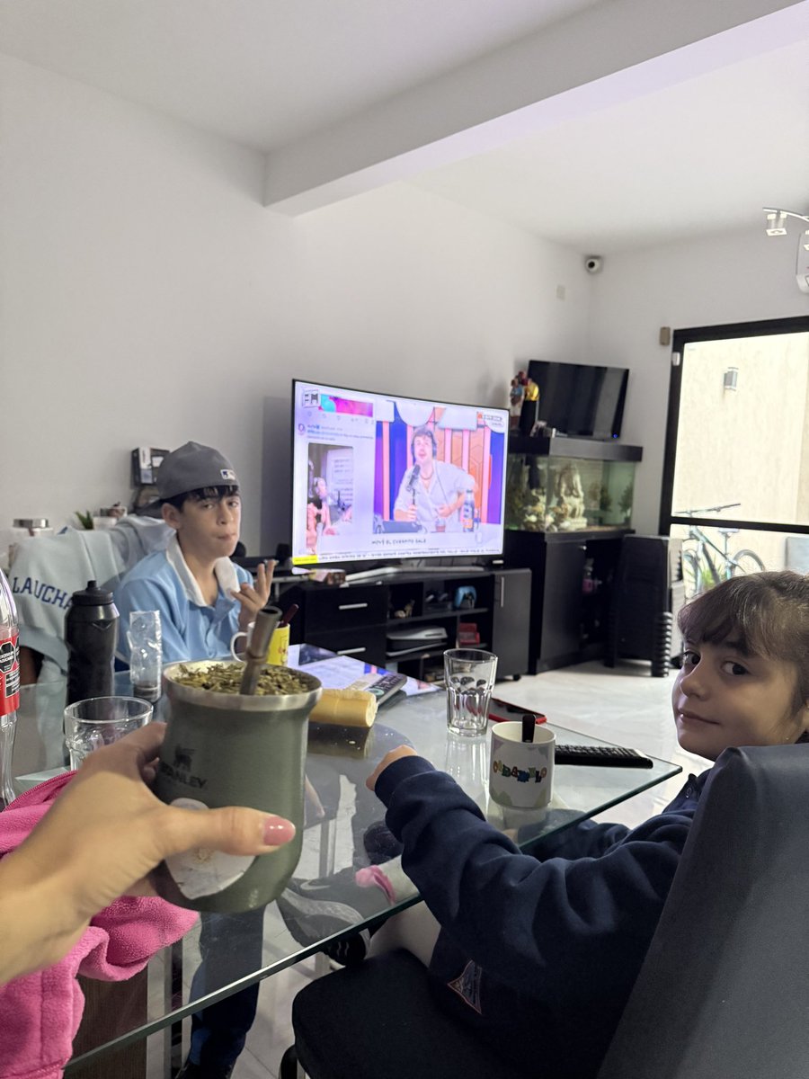 Buen día! Acá empezando la mañana #FMLuzu #LuzuTv