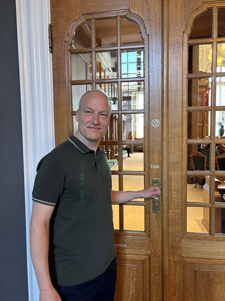 Sådan! Så har et flertal i folketinget vedtaget en ny abortlov styrket kvinders frihed og ret til egen krop❤️ Noget Enhedslisten har kæmpet for i årevis, og som et stort flertal i folketinget nu bakker op om. Hurra! Vigtigt signal til verden i disse mørke tider💪🏼
#dkpol