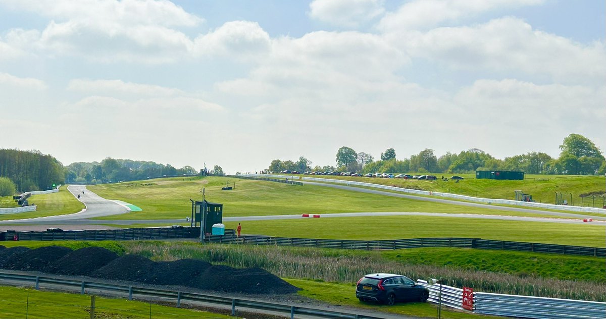 There’s definitely worse ways to spend a Thursday!!!
<a href="/Oulton_Park/">Oulton Park</a> 
<a href="/OfficialBSB/">British Superbike Championship</a> 
🐷 in 💩

#BSBTest