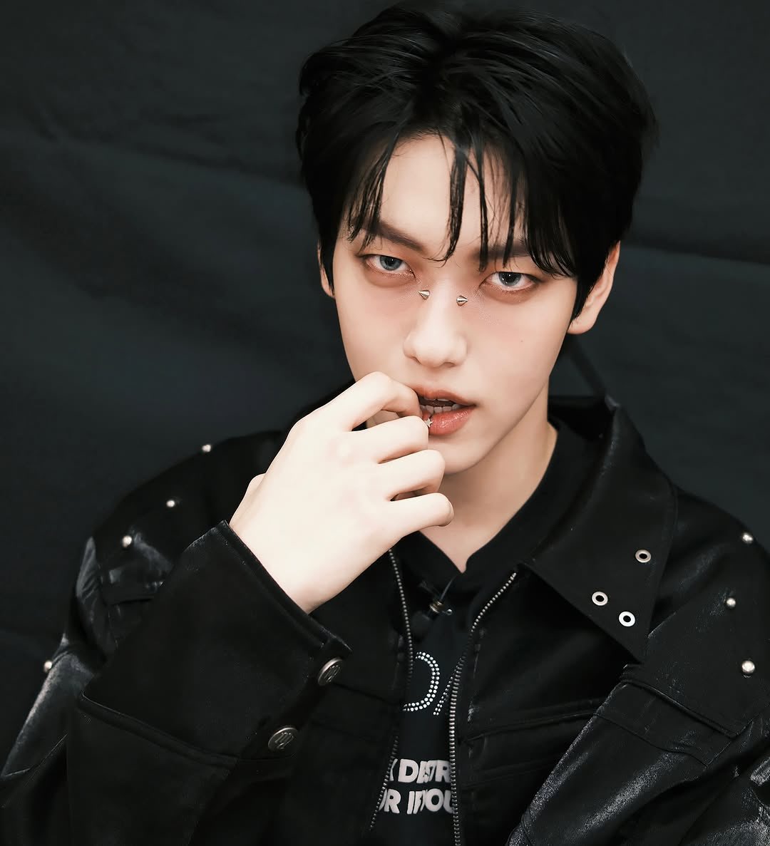 250424 이사배 인스타그램 #수빈 #SOOBIN 

최애의 최애 보러오세요! 수빈에게 자동입덕..🐺🩶