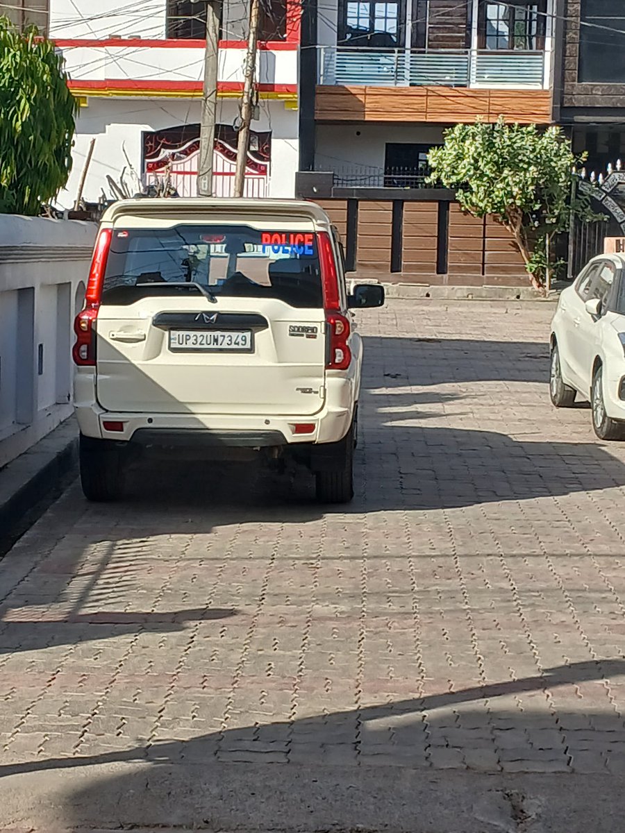arpitmi450's tweet photo. @Uppolice @uptrafficpolice @dgpup @ZeeNews @aajtak @lkopolice @t
 क्या प्राइवेट गाड़ियों में इस तरह के स्टीकर लगाना VIP कल्चर खत्म करना है या बढ़ावा देना है, इनलोगों का तुरंत चलान क्या नहीं होना चाहिए? https://t.co/utAOdAHczF