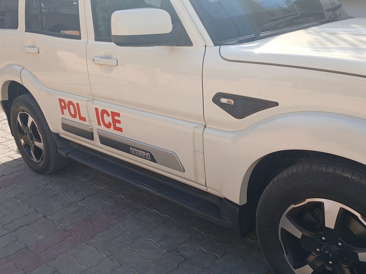 arpitmi450's tweet photo. @Uppolice @uptrafficpolice @dgpup @ZeeNews @aajtak @lkopolice @t
 क्या प्राइवेट गाड़ियों में इस तरह के स्टीकर लगाना VIP कल्चर खत्म करना है या बढ़ावा देना है, इनलोगों का तुरंत चलान क्या नहीं होना चाहिए? https://t.co/utAOdAHczF