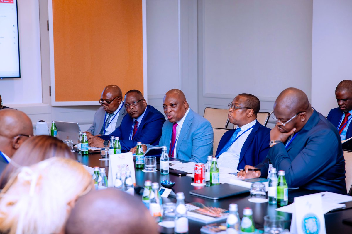 afreximbank's tweet photo. Strengthening Economic Ties with Zimbabwe | #IMF #SpringMeetings
At the World Bank/IMF Spring Meetings, Afreximbank EVP Dr. George Elombi and EVP Mr. Haytham El Maayergi met with Zimbabwe’s Finance Minister, Dr. Mthuli Ncube @MthuliNcube, and @ReserveBankZIM Governor, Dr. John Mushayavanhu, to deepen cooperation.

Discussions focused on Afreximbank’s support for Zimbabwe’s development priorities, spanning infrastructure, mining, energy, and healthcare, as well as ongoing collaboration on key initiatives like the African Trade Centre in Harare and preparations for #IATF2025anning infrastructure, mining, energy, and healthcare—and ongoing collaboration on key initiatives like the African Trade Centre in Harare and preparations for #IATF2025 @iatf2025.

#Afreximbank #Zimbabwe #AfricaTrade #IATF2025 #AATC