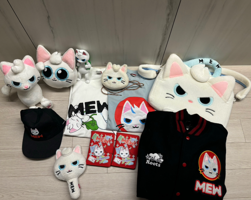 cryptojudylee's tweet photo. @mew Which MEW will be my hangout buddy for today🐈?
#CatInADogsWorld #Solana #Memes #Cat #SOL https://t.co/Py1Vplp60D