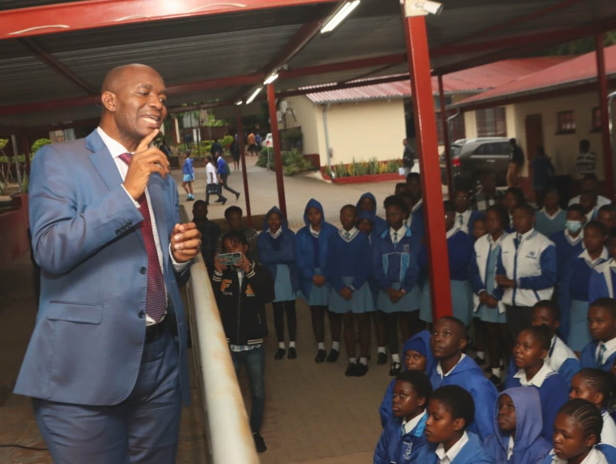 During his engagement with learners at Sitintile Secondary School, Director-General Mweli encouraged them to care for one another, to share knowledge, and to offer mutual support throughout their educational journey. 

#DGEngagements #DGSchoolVisits #GovZAUpdates