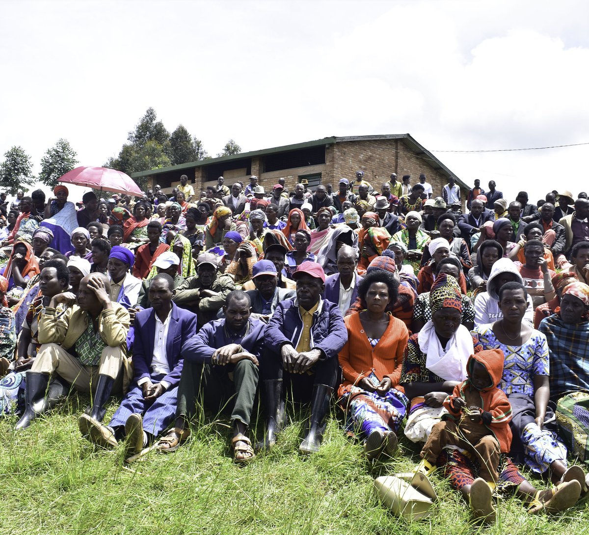 rulindodistrict's tweet image. Muri aka kanya umuyobozi w'Akarere wungirije ushinzwe imibereho myiza y'abaturage @MutagandaT yifatanyije n'abaturage bo mu murenge wa #kisaro mu gikorwa cyo #Kwibuka31 abagore n'abana bishwe muri jenoside yakorewe abatutsi mu Rwanda.@Unity_MemoryRw,@Ibuka_Rwanda,@RwandaNorth