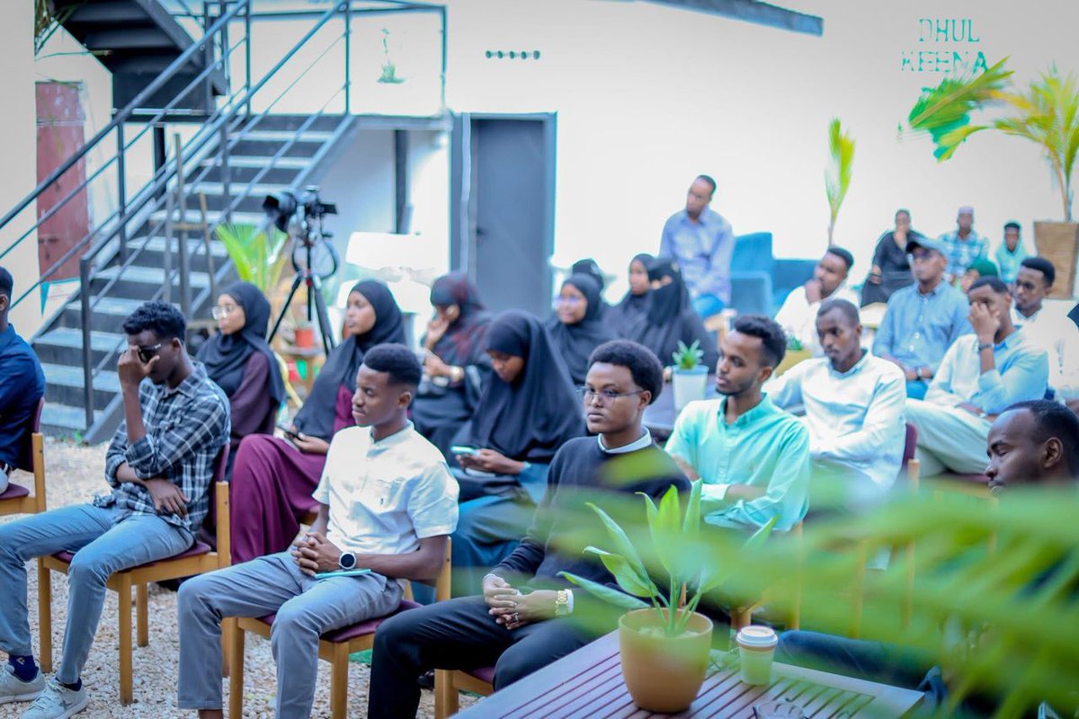 SomEnviroForum's tweet image. The Director General of @SomEnviroForum
Mr. @updynajiib, and members of the forum actively participated in the Earth Day 2024 commemoration held on April 22, organized by @GreenwatchTrust
#EarthDay2024 #Somalia #ClimateAction #Environment
