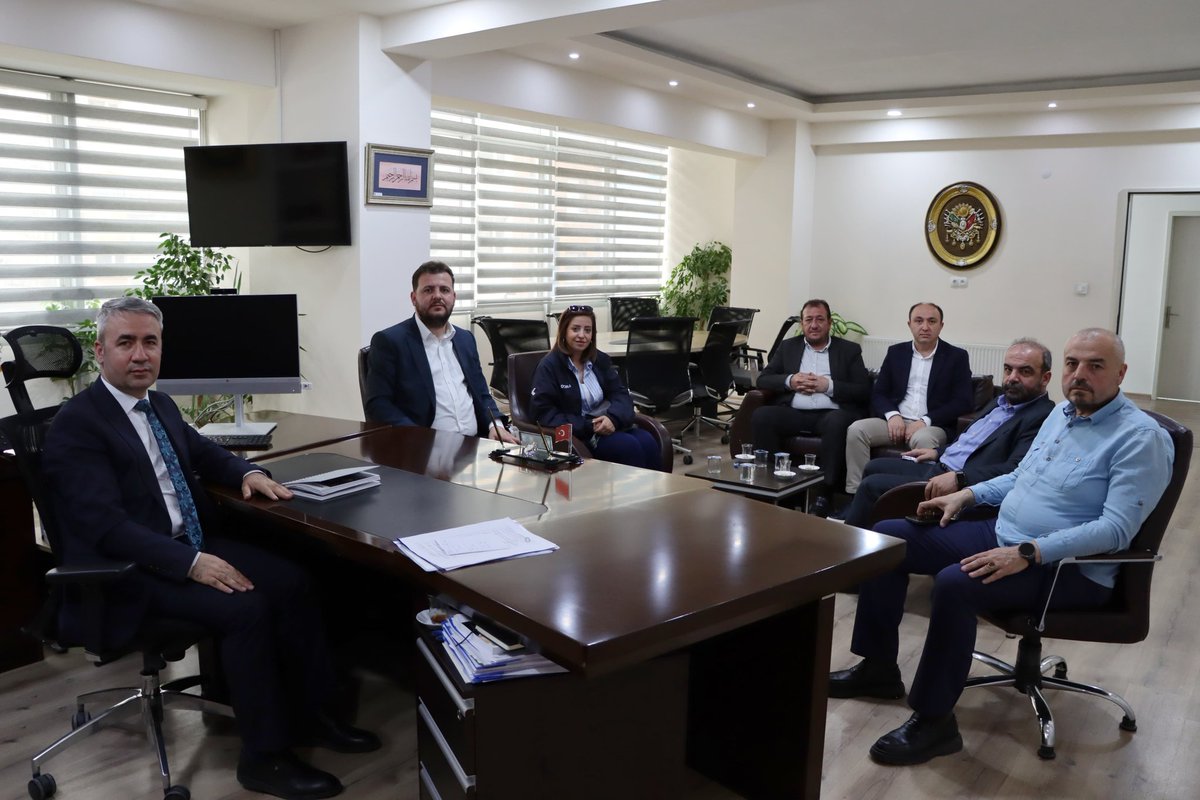 Eskişehir İşkur Müdürümüz Fatih Acar'ı makamında ziyaret ettik. Değerli müdürümüze misafirperverlikleri için teşekkür eder, kendisine ve ekibine çalışmalarında kolaylıklar dilerim.