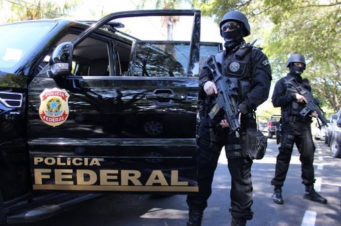 A Polícia Federal desarticulou um esquema que desviou R$ 6,3 bilhões de aposentados do INSS. A fraude começou no governo Temer e cresceu assustadoramente no governo Bolsonaro, até ser interrompida agora pelo governo Lula, que tem atuado de forma intransigente contra a corrupção.
