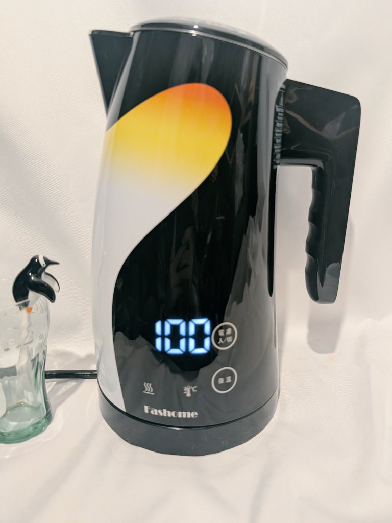 Fashomeのペンギン電気ケトルめちゃくちゃかわいい 本体は大きめですが