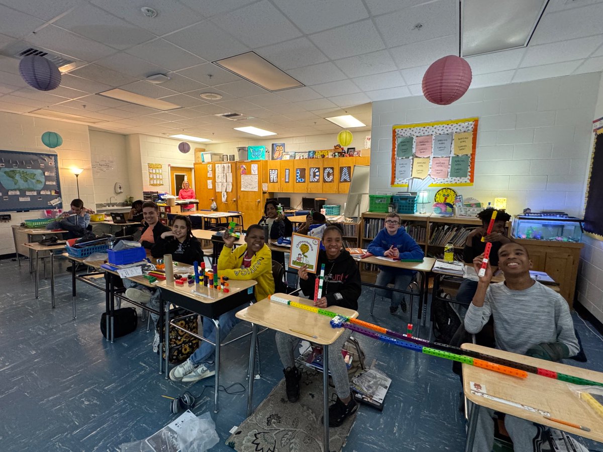heathermjkelley's tweet image. Our team was asked to reflect on the year. I’m going to post all the good here. Read Across America: Zabala’s class. After reading, students built their name to compare with Chrysanthemum’s. This brilliant child built the letters in his name. 🖤❤️🖤