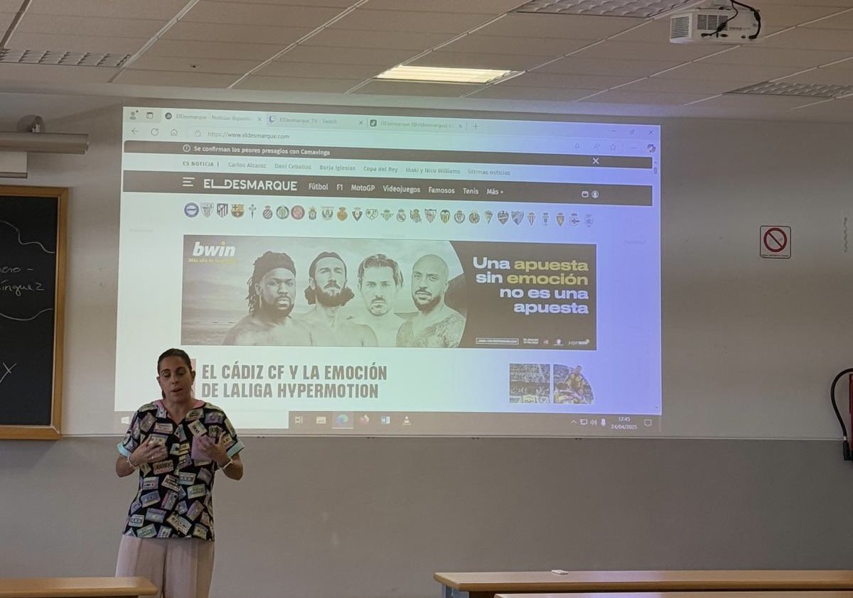 Carlos Falces (@carlosfalcesm) on Twitter photo 🎙️Interviene <a href="/maria_trigo/">María Trigo González</a> en <a href="/PERESPORT/">PERESPORT</a>:
“En <a href="/eldesmarque/">ElDesmarque</a> nos adaptamos a todas las plataformas. Al público cada vez le gusta menos leer, ahora busca vídeos de 30 e incluso 15 segundos.” 🎙️Interviene <a href="/maria_trigo/">María Trigo González</a> en <a href="/PERESPORT/">PERESPORT</a>:
“En <a href="/eldesmarque/">ElDesmarque</a> nos adaptamos a todas las plataformas. Al público cada vez le gusta menos leer, ahora busca vídeos de 30 e incluso 15 segundos.”