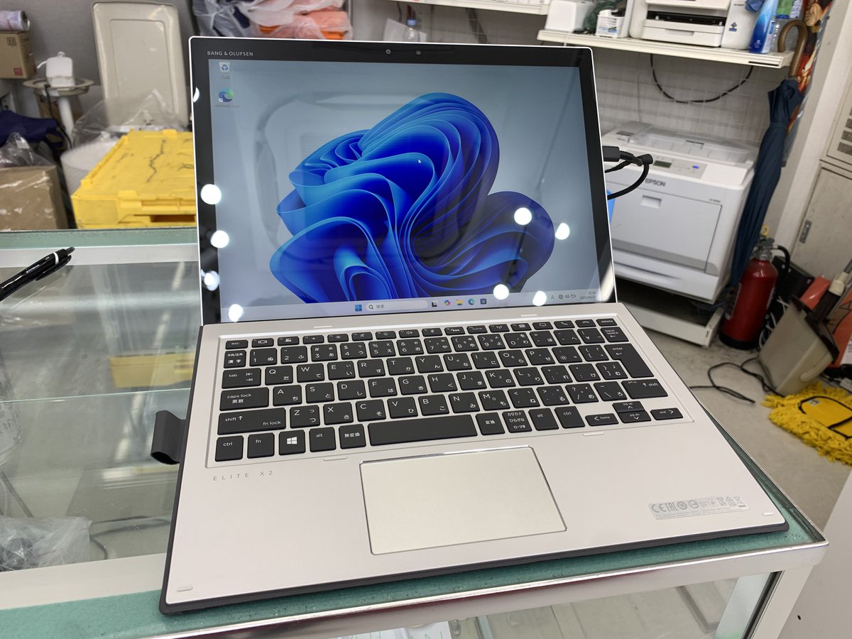 PCcomfullAKB4's tweet photo. 今週の秋葉原4号店限定セール！
①【Elite X2 1013 G3】
訳ありのElite X2が激安で登場！
まさかのタッチパネル不良😭とはいえ、キーボード付きの3K液晶付きがこの価格なら大アリでは！？
処理性能もバッチリ！サブ期としても👍
※LTEは保証対象外となります。

20台限定！
#hp #EliteX2 #秋葉原 https://t.co/RzzHYlORvf