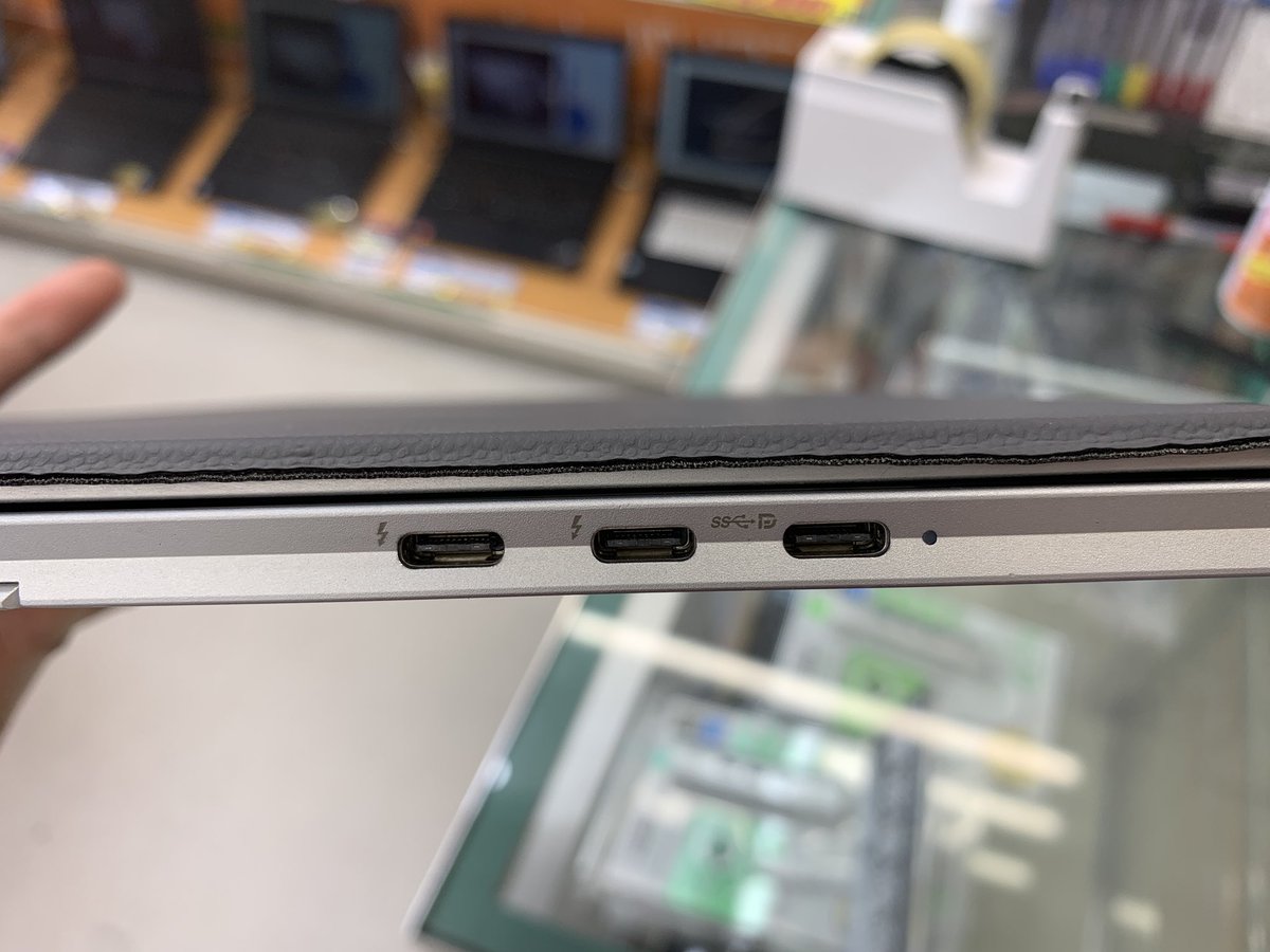 PCcomfullAKB4's tweet photo. 今週の秋葉原4号店限定セール！
①【Elite X2 1013 G3】
訳ありのElite X2が激安で登場！
まさかのタッチパネル不良😭とはいえ、キーボード付きの3K液晶付きがこの価格なら大アリでは！？
処理性能もバッチリ！サブ期としても👍
※LTEは保証対象外となります。

20台限定！
#hp #EliteX2 #秋葉原 https://t.co/RzzHYlORvf