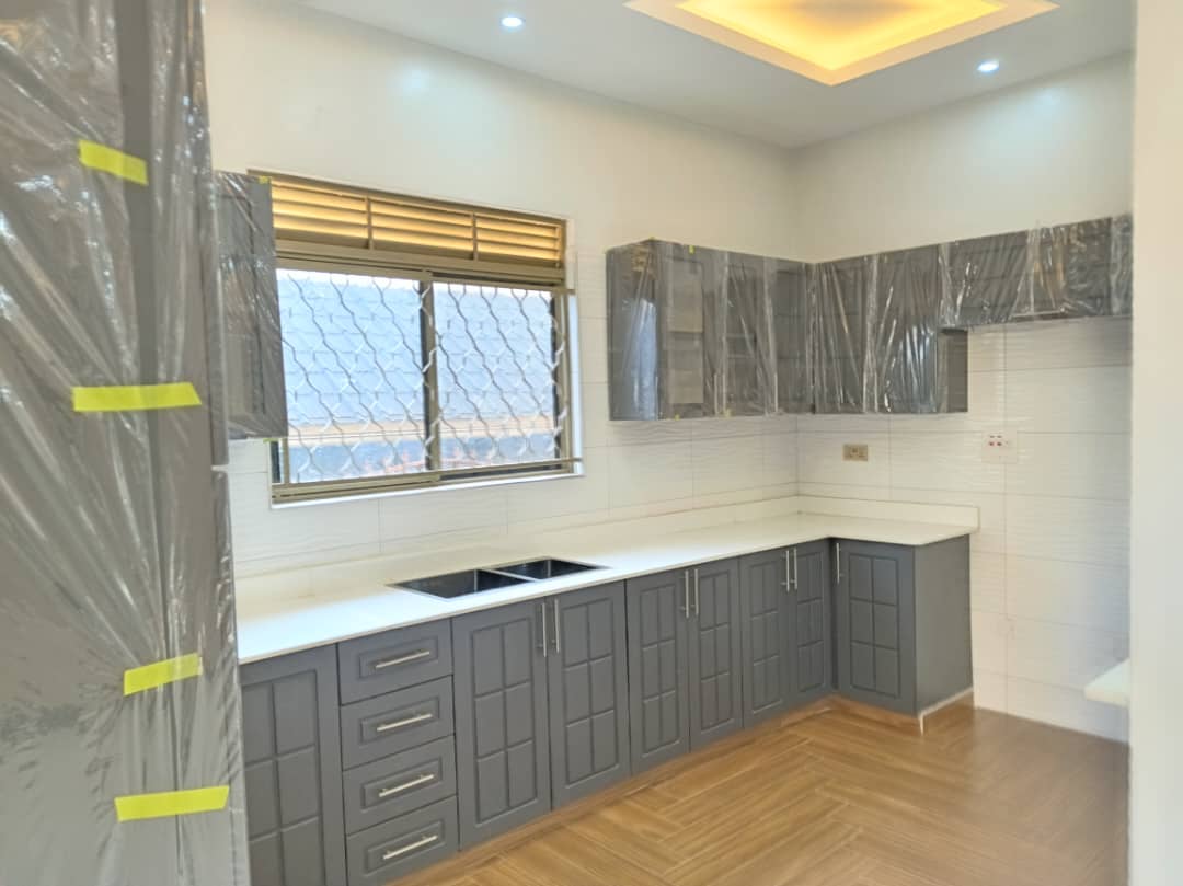 prixkakxbonifac's tweet image. Beautiful ❤️ home 🏠 ON_SALE!!
Location #NAMUGONGO_JINJA_MISINDYE
✍️has#4bedrooms#3bathrooms-#1double roomed boys quarter &amp;amp; security room
👉 plot measuring #13decimals#titled
🍇🍇 very beautiful &amp;amp; planned neighborhood 
At#360m ugx 
Contact:0701895892/0778504254