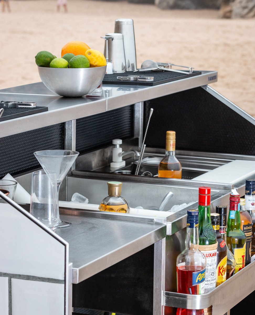 ThePortabar's tweet photo. One system. Unlimited setups. 🥂

Need a compact corner bar today and a full-length service counter tomorrow? Portabar reconfigures in minutes to suit your space, scale, and audience.

#portabar #mobilebars #portablebars #outdoorbar #terracebar https://t.co/fNpf6jikzb
