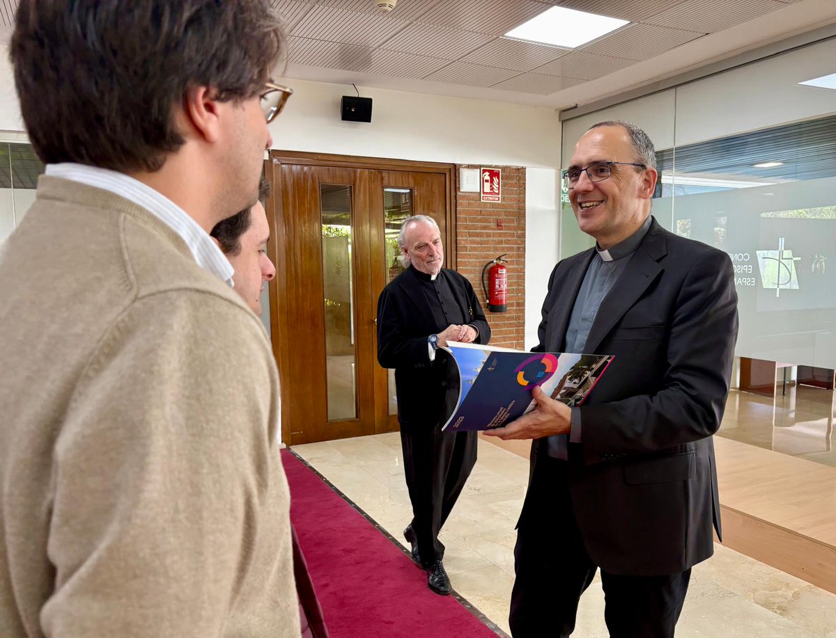 Fundación COPE (@fundacioncope) on Twitter photo Hoy los alumnos del Máster en Radio COPE han visitado la <a href="/Confepiscopal/">ConferenciaEpiscopal</a> ✝️ para conocer su funcionamiento y cómo gestionan la comunicación, en especial en estos días. Han conocido la sala de prensa, las Asambleas Plenarias y han recorrido sus espacios clave. #MásterRadioCOPE Hoy los alumnos del Máster en Radio COPE han visitado la <a href="/Confepiscopal/">ConferenciaEpiscopal</a> ✝️ para conocer su funcionamiento y cómo gestionan la comunicación, en especial en estos días. Han conocido la sala de prensa, las Asambleas Plenarias y han recorrido sus espacios clave. #MásterRadioCOPE