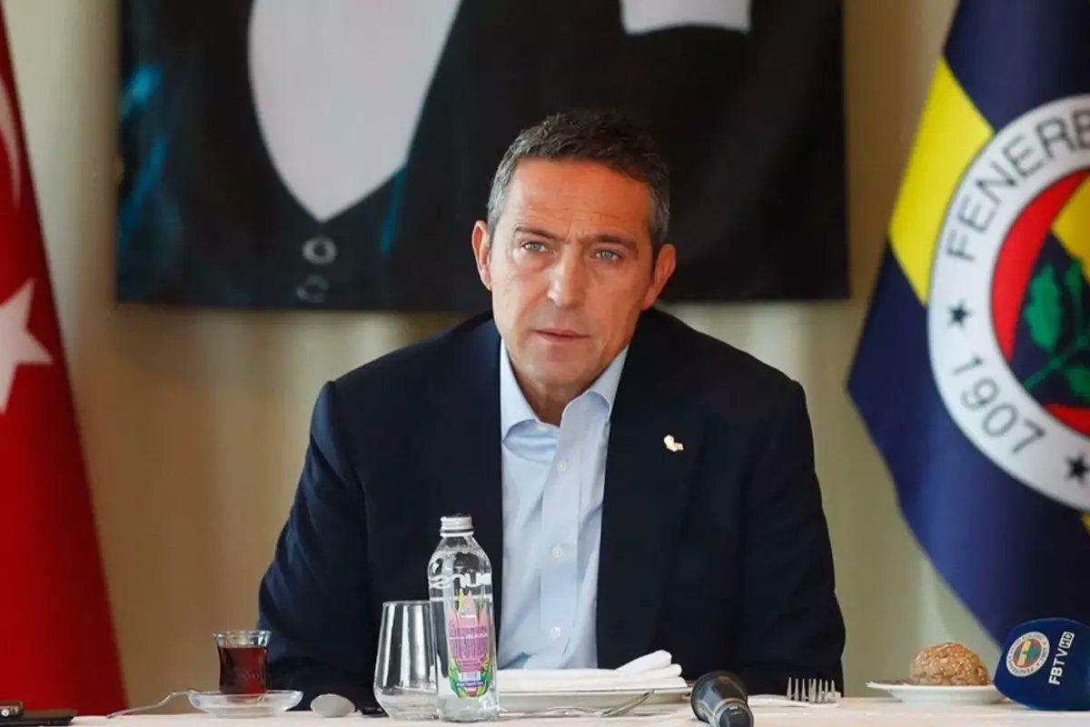 Fenerbahçe Başkanı Ali Koç, Kayserispor maçının ardından görevi bırakma kararı aldı. Yönetim Kurulu Üyesi Hakan Safi, Koç'u bu kararından geri döndürdü.

(Kaynak: Arda Birben)

#Fenerbahçe #Fener #AliKoç #SONDAKİKA #bist100 #borsa #deprem