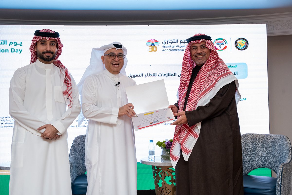 MajedGaroub's tweet photo. سعدت بتكريم الأستاذ محمد أبونيان الرئيس التنفيذي للشركة العقارية السعودية للتعمير، والأستاذ حاتم مؤمنة الرئيس التنفيذي لشركة ألفا للتطوير العقاري @alphadevsa، على هامش مشاركتهما البناءة في جلسات #يوم_التحكيم_السعودي. https://t.co/nYijO1vOpJ