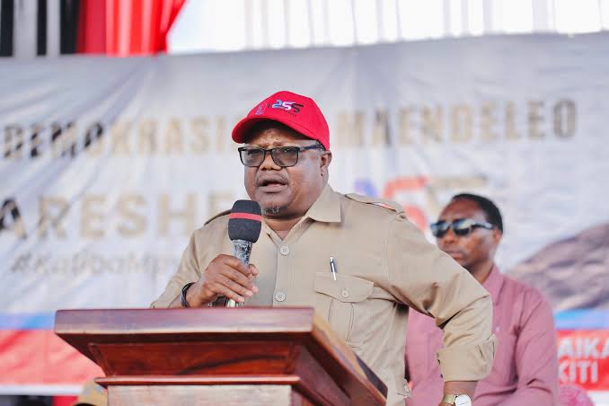 ze_mandevu's tweet photo. Popote ulipo kama wewe ni mpenda haki onyesha ishara ya upendo kwa Mheshimiwa Tundu Antiphas Mughwai Lissu kwa ku like hapa.✌️❤️ https://t.co/c4Y4fx2IYf