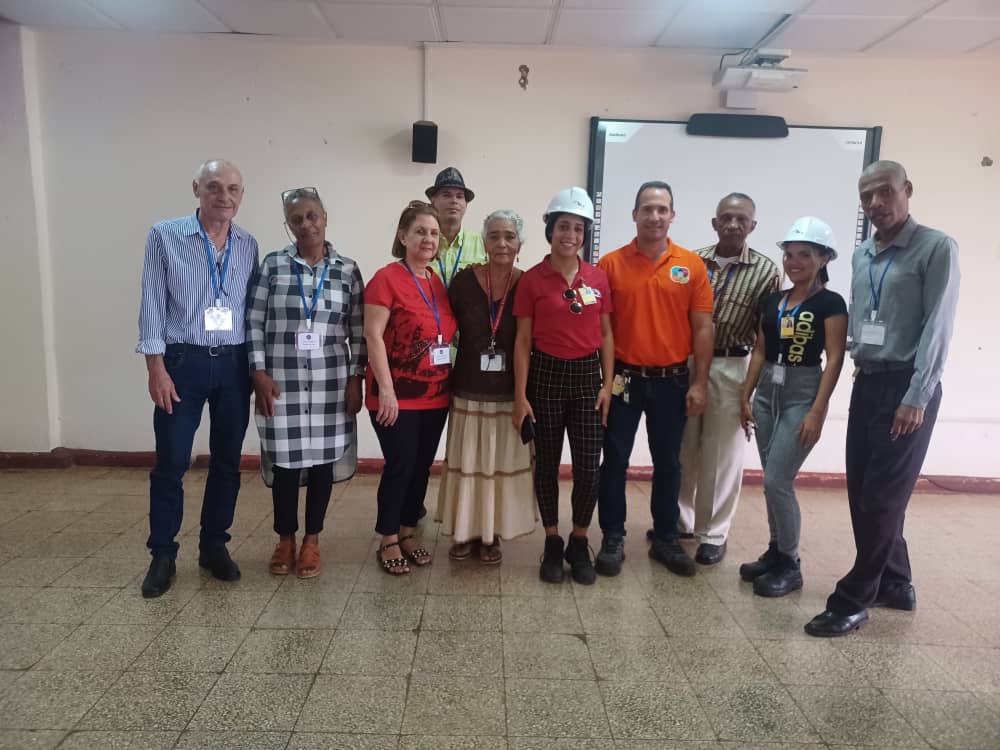 El evento provincial Universidad 2026 celebrado en la Universidad de Moa, fue propicio para que los estudiantes de la carrera Ing de Minas insertados en la Empresa Pedro Sotto Alva; MoaNíckel S.A junto a sus tutores expusieran sus experiencias (Teoria&amp; práctica).