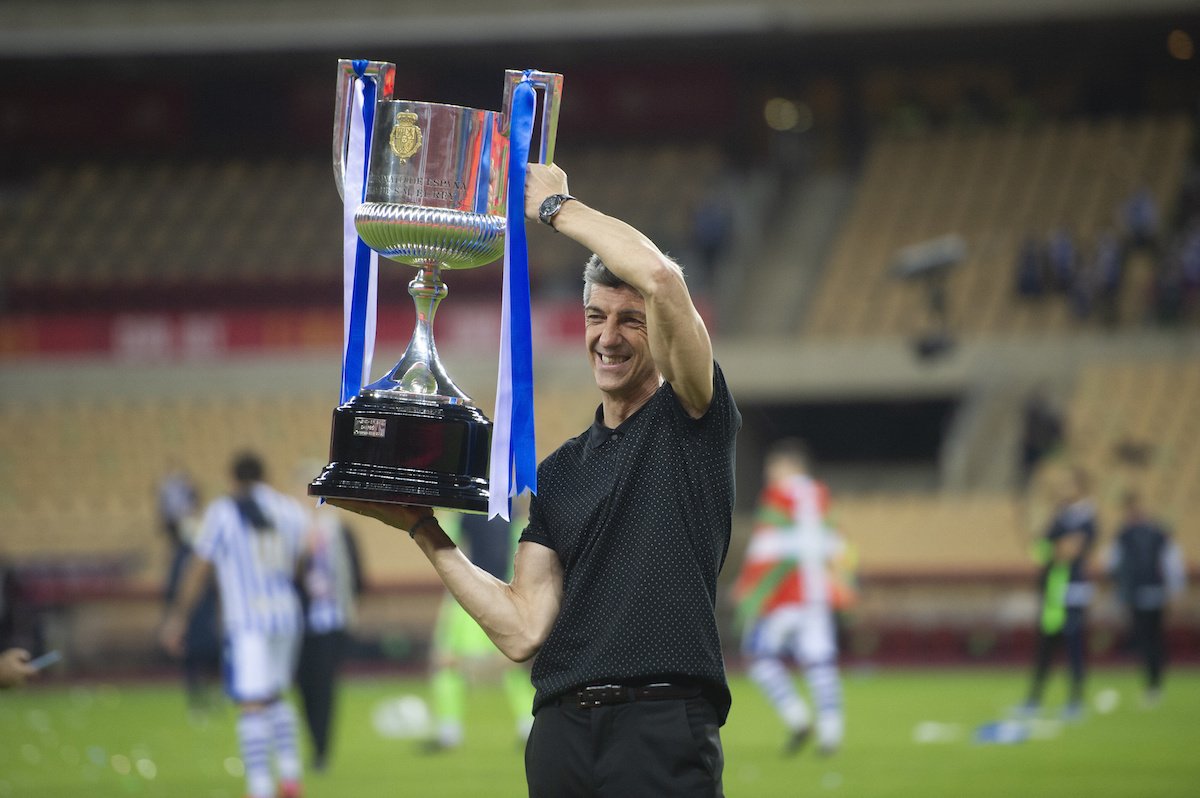 Ioritzetxebest's tweet photo. Leyenda de la Real Sociedad, se merece una estatua en Anoeta.

Eskerrik asko Realagatik egin duzun guztiagatik, betirako izango zara gutariko bat.

Agur eta ohore, Imanol 💙🤍 https://t.co/N8yLvv1Rlz