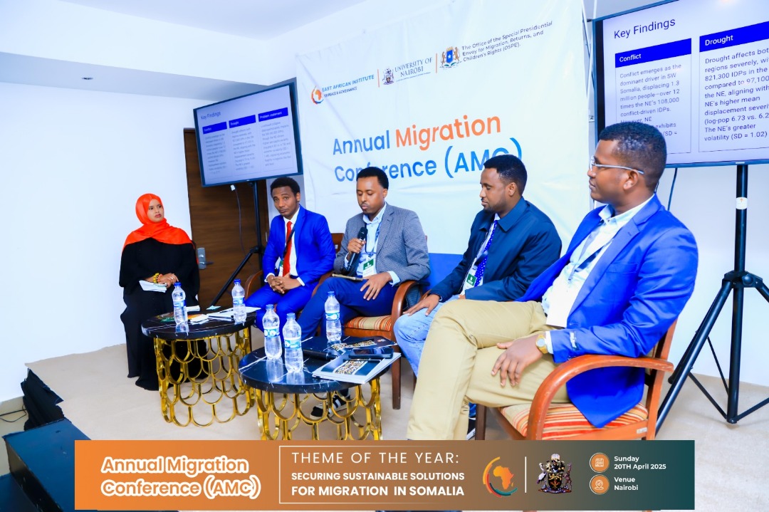 Cumogadishu's tweet image. Ustaad @MohamedMuhidinAli Director of the Center for Climate Adaptation and Environmental Peacebuilding at @CityUnivMog, presented key findings on Somalia’s climate-induced migration at the Annual Migration Conference in Nairobi on April 20th. #ClimateMigration #Somalia