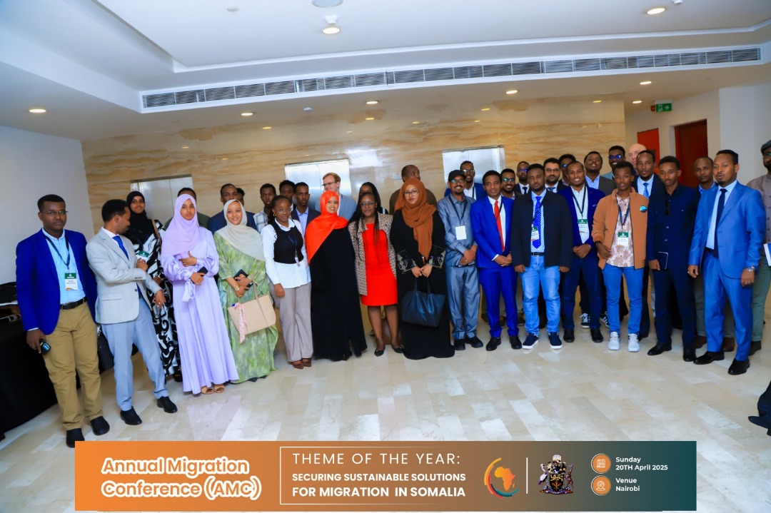 Cumogadishu's tweet image. Ustaad @MohamedMuhidinAli Director of the Center for Climate Adaptation and Environmental Peacebuilding at @CityUnivMog, presented key findings on Somalia’s climate-induced migration at the Annual Migration Conference in Nairobi on April 20th. #ClimateMigration #Somalia