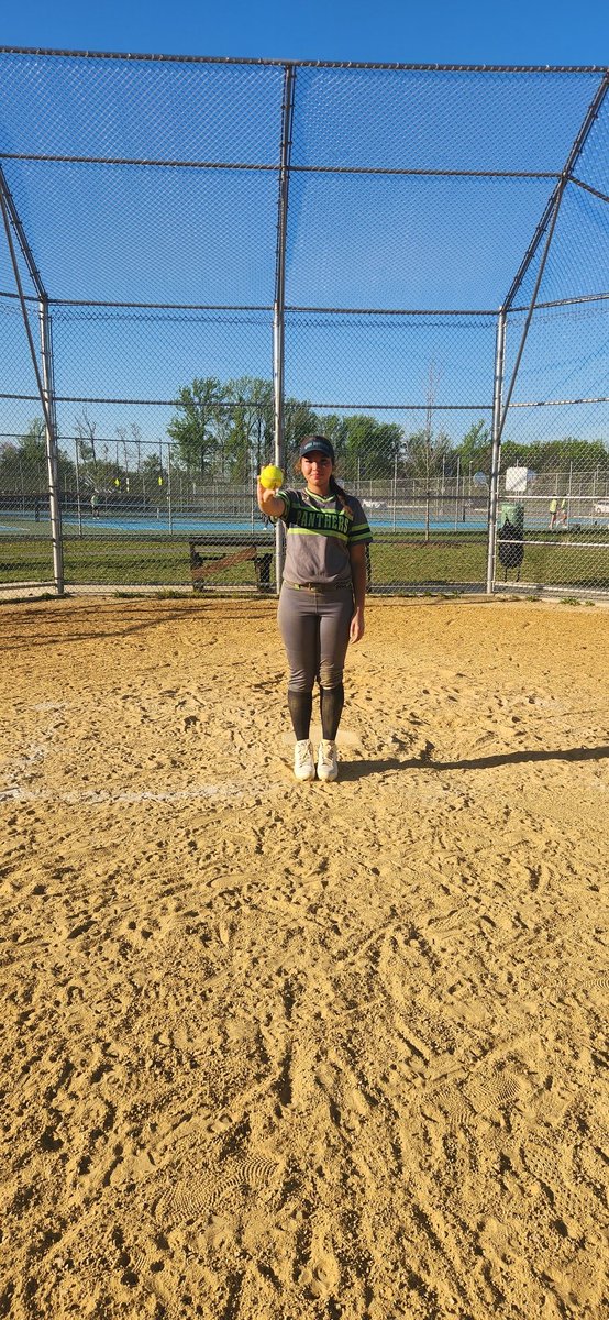 GPHS_softball (@softball_gphs) on Twitter photo It was a 3 run home run day for our shortstop <a href="/PamelaPerez2027/">Pamela Perez</a> ....a shot to right center in the bottom of the 5th!! 💪🏽💪🏽 It was a 3 run home run day for our shortstop <a href="/PamelaPerez2027/">Pamela Perez</a> ....a shot to right center in the bottom of the 5th!! 💪🏽💪🏽