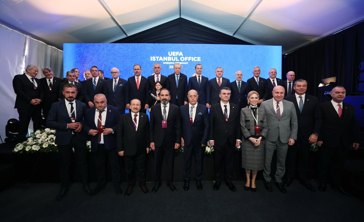 Cumhurbaşkanımız Sayın <a href="/RTErdogan/">Recep Tayyip Erdoğan</a>’ın teşrifleriyle gerçekleştirilen, Türk sporuna değer ve vizyon katacak UEFA İstanbul Temsilciliği’nin açılışını büyük bir gururla gerçekleştirdik!🇹🇷

Türkiye, güçlü altyapısı, köklü futbol kültürü ve genç yetenekleriyle spor dünyasında artık söz