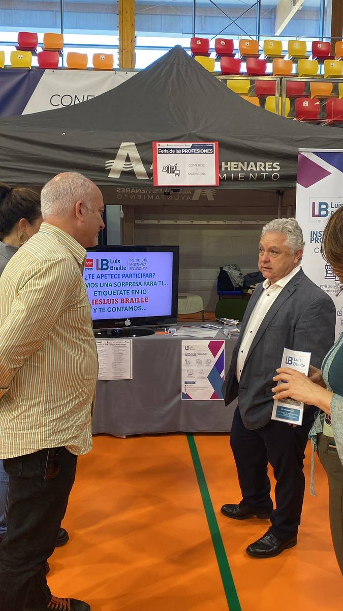 En la Feria de las profesiones , con los IES de Coslada. ⁦<a href="/Ayto_Coslada/">Ayuntamiento de Coslada</a>⁩ ⁦<a href="/CosladaDesarrol/">CosladaDesarrollo</a>⁩