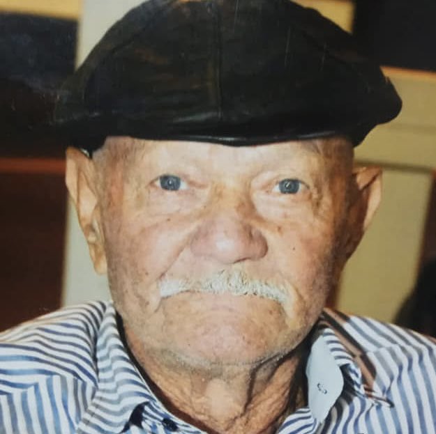 סבא שלי, קרול בירקנטל, היה שורד שואה חירש.
לא הכרתי אותו.
אבל בזכותו – אני כאן.
הוא שרד את צעדת המוות ואת מחנה העבודה טרנסניסטריה ברומניה.
על אף הקושי העצום בהיותו חירש – הוא שרד, בנה חיים, והביא גם אותי.
אני מצדיעה לך, סבא קרול.
יהי זכרך ברוך.