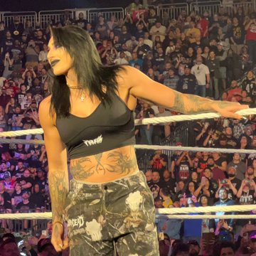 mamieatsfirst's tweet photo. //hi i live. my autoimmune sickness has been under control, i changed jobs, got married. whats new?
dunno if i'll be around on this account a lot since y'all only care about getting naked. 

if you have a rhea to spare for a little crazy cross over, lemme know. love yall!// https://t.co/cTY9BFVVVC