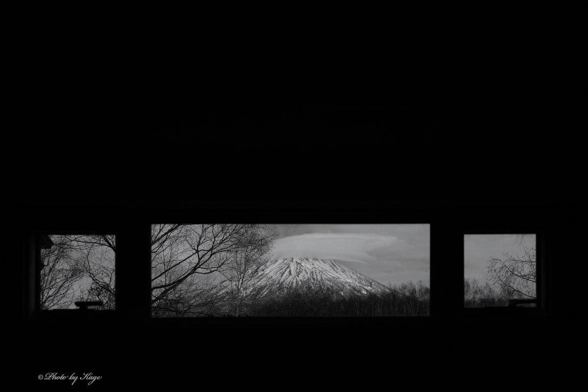 Kagephoto's tweet photo. 残雪の羊蹄山が美し過ぎて、毎日写真を撮っている。
今日は珍しく寝室の窓からの羊蹄山。

April 24, 2025. 12:40. 16.1℃. Niseko.

#EOSR1 https://t.co/4y9npNEDOk