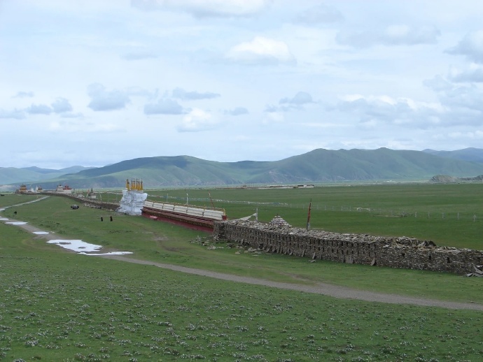GanziChina's tweet image. Four cultural heritage sites from Ganzi made China's tentative World Heritage list:
Shiqu County's Songge Mani Stone City &amp;amp; Walls
Danba's Watchtowers &amp;amp; Tibetan Villages
Sichuan's Ancient Tea-Horse Road
Daocheng's Piluo Site &amp;amp; unearthed stone tools
#GanziGuide #SpringTrip #culture