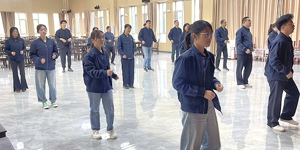 Foundite_'s tweet image. ️Vibrant Mornings at Foundite: Our United Team 
In this close - knit collective, we move together, support one another, and foster health and friendship.  Join us in embracing teamwork and vitality!
#TeamSpirit #WorkplaceWellness #MorningExercises #UnityMatters #EmployeeBonding