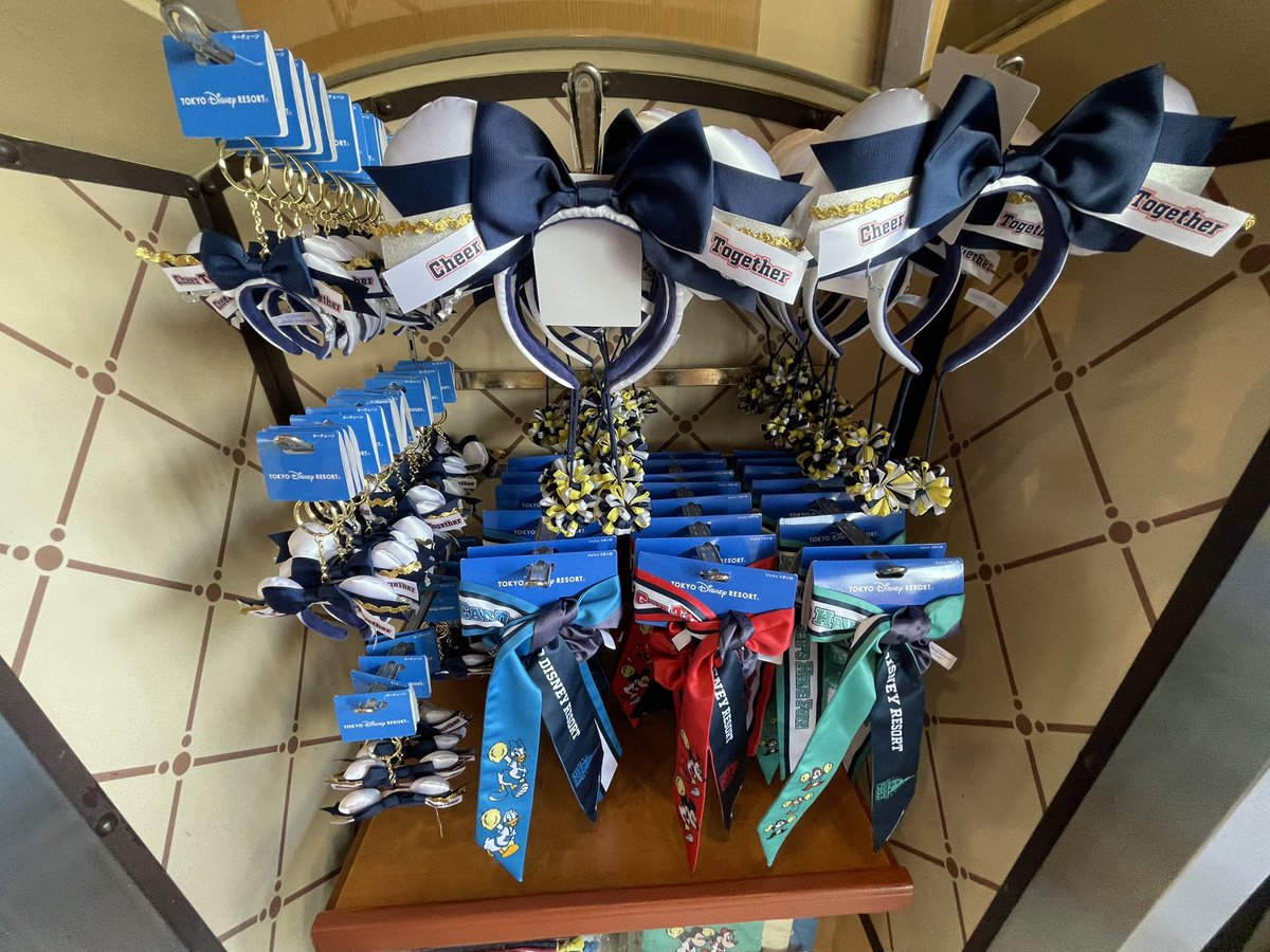 maru3_d's tweet photo. 今日発売の新グッズ、チアシリーズとレモンシリーズボンボにもあった～～！
全部全部かわいすぎる…！！！！！！
#TDR__now #ボンヴォヤージュ https://t.co/165jeUuwZK
